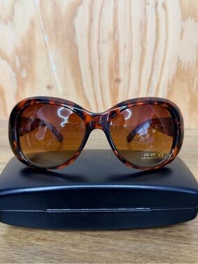 NWOT Camrose & Kross JBK Jackie O Tortoise Oval Sunglasses Gold Key Accent UV400